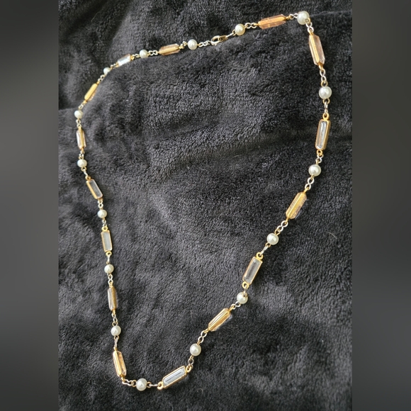 Two-Tone Clear Acrylic or Glass& Simulated Pearl Necklace Vintage Unknown Brand - Picture 3 of 6
